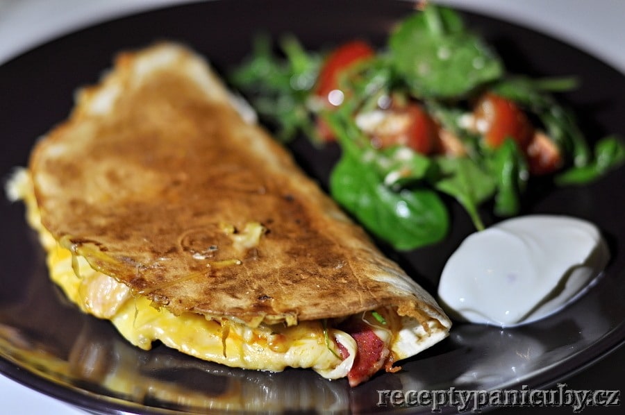 Skv l A Jednoduch S rem Nabit Quesadillas S Jogurtem