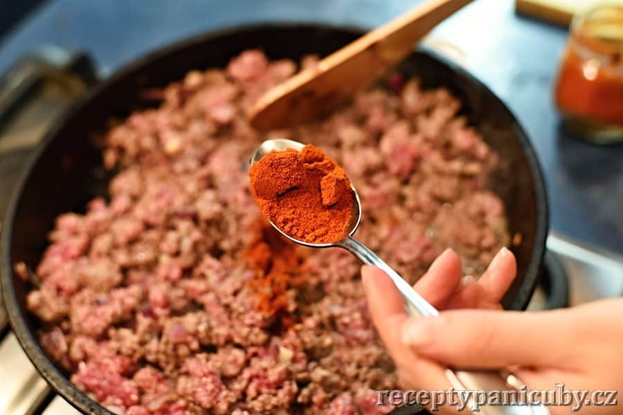 Chilli con carne - přihazujeme koření