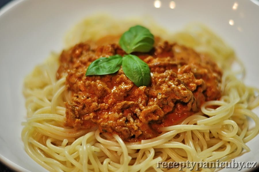 Špagety s rajčatovo-smetanovým sosíkem - a to je konec