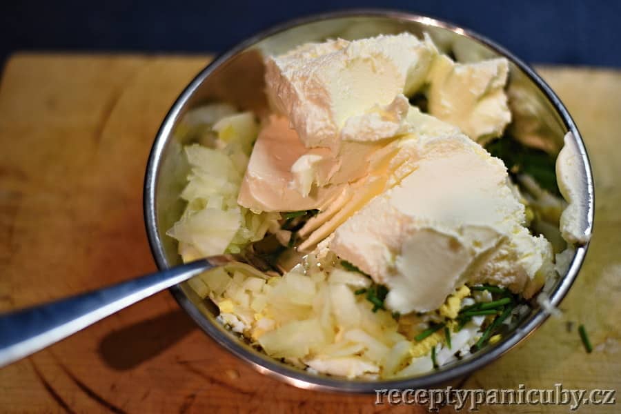 Jednoduchá vajíčková pomazánka - nezapomeneme na pomazánkové máslo