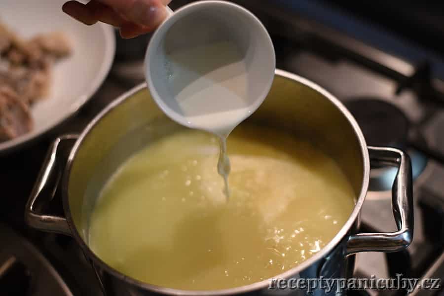 Kuřecí krémová polévka - doleje smetanu