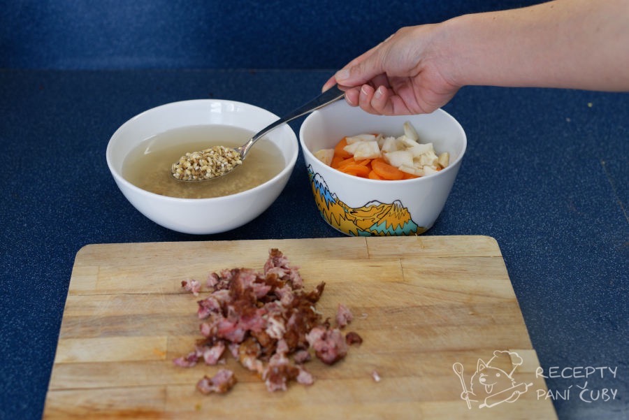 Uzená polévka s kroupami - připravíme si kroupy a zeleninu
