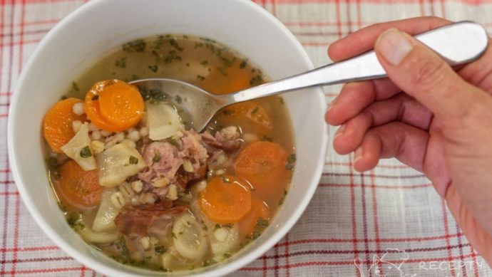 Uzená polévka s kroupami - aj ta krajta kulinářská krása