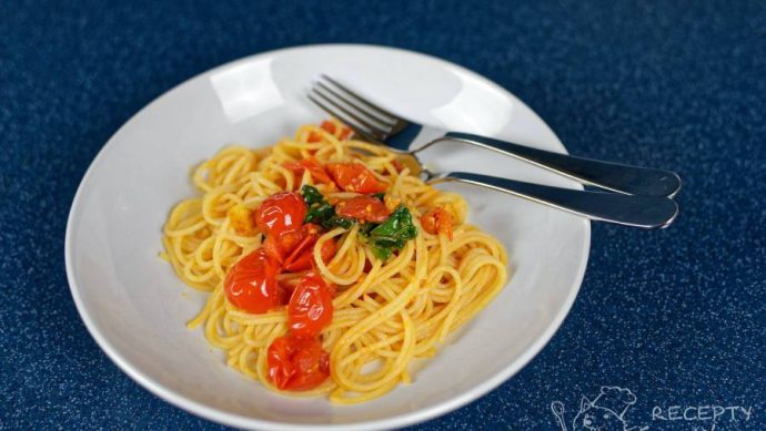 Špagety s rajčaty - servírujeme jen tak či s parmezánem