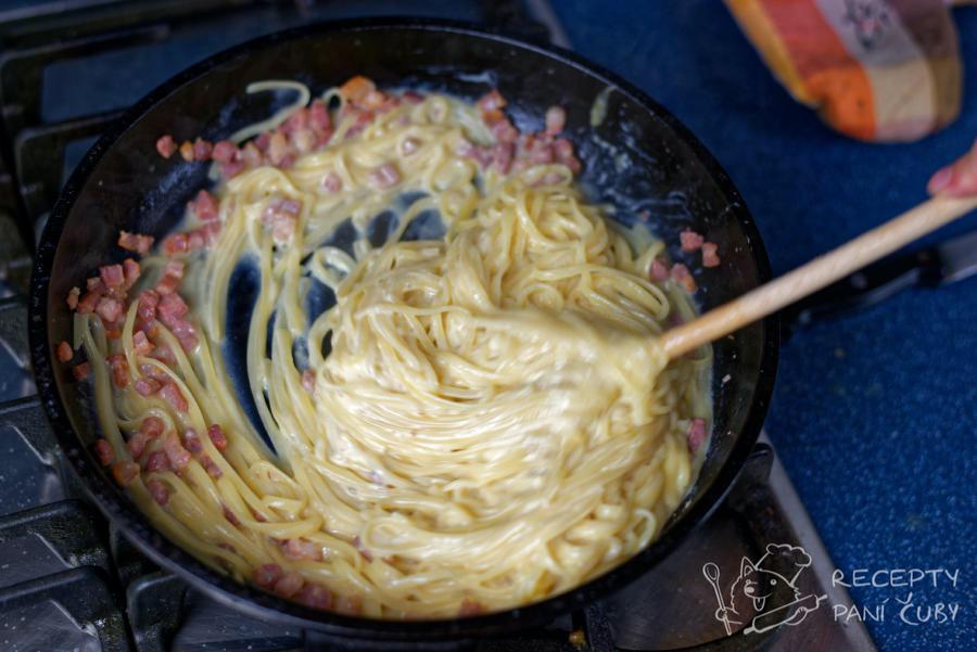 Spaghetti carbonara - mícháme mícháme mícháme