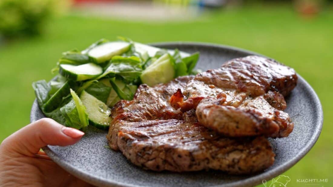 Grilovaný steak z krkovice v cibuli a saturejce - gran finale