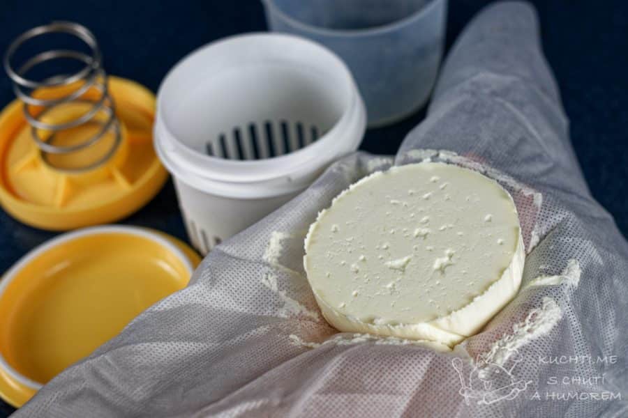 Čerstvý sýr - sýr je hotov