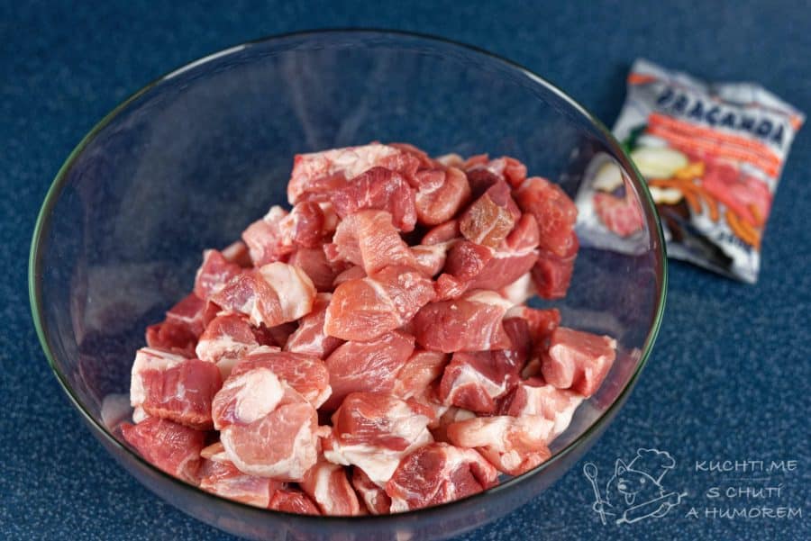 Zavařování masa - maso nakrájejte na větší kostky