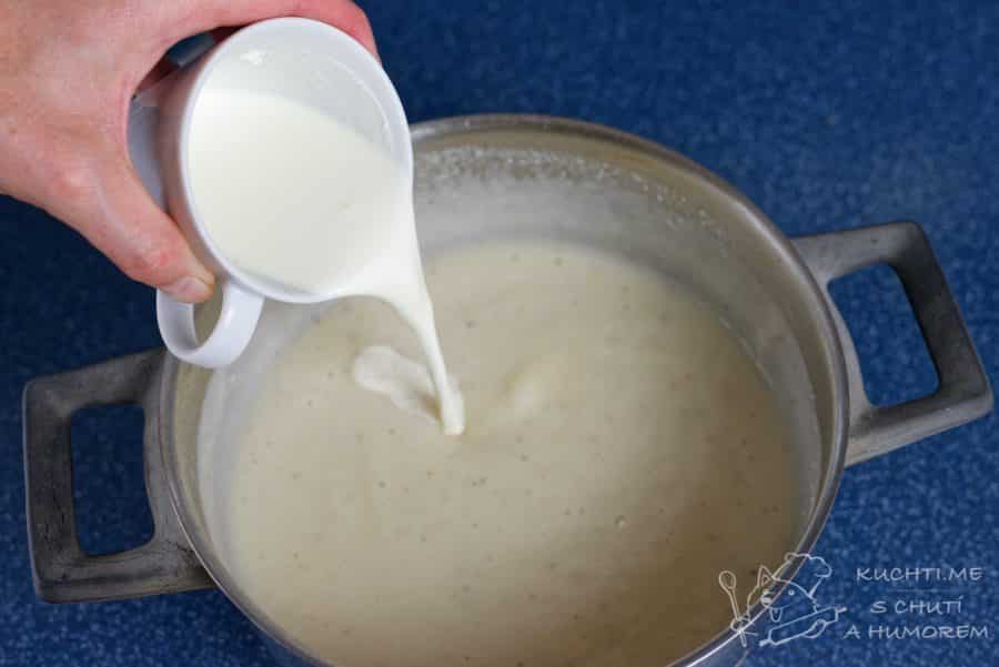 Krémová květáková polévka - smetana polévku zjemní
