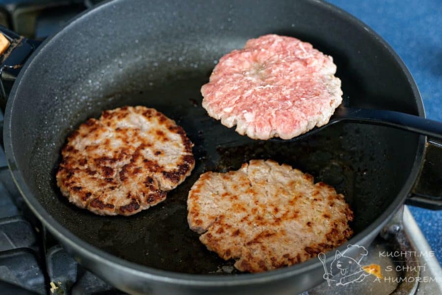 Hawaiský burger s ananasem - burgery opečeme na pánvi či grilu