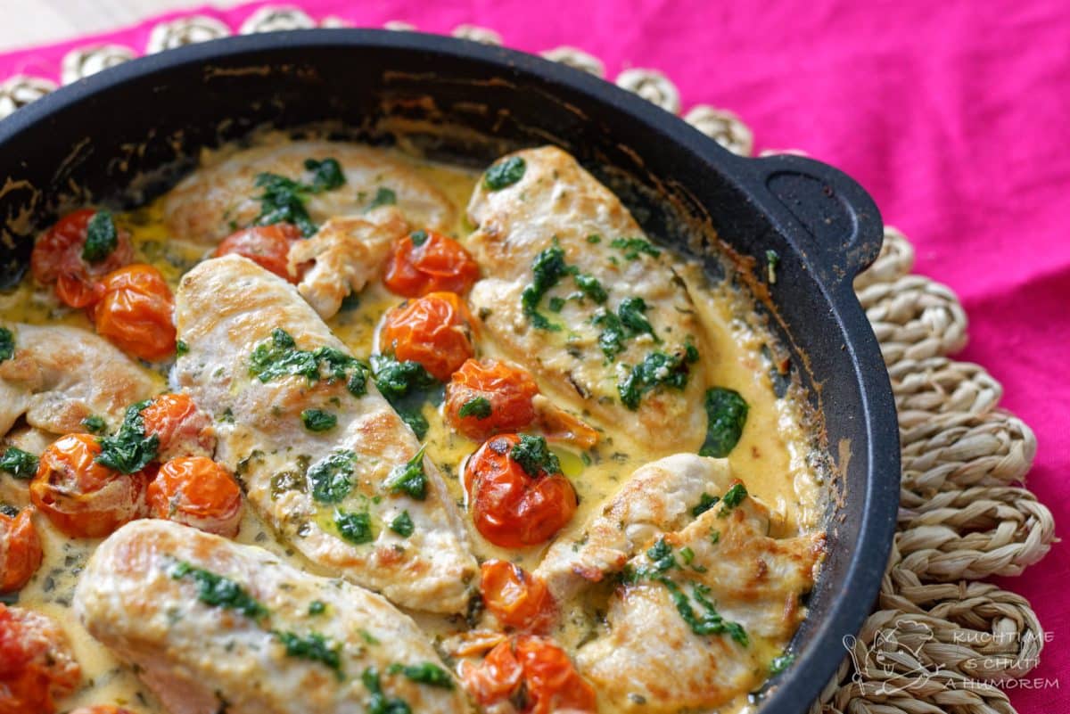 Hlavní fotka k receptu Kuřecí prsa v bazalkovo-rajčatové omáčce