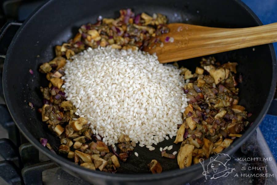 Houbové rizoto - přidáme rýži