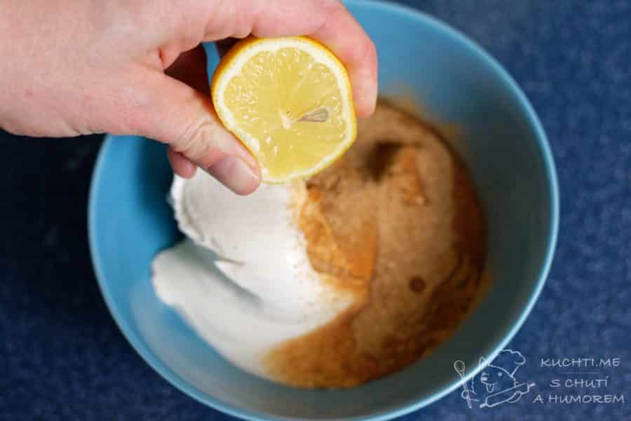 Křehký koláč se skořicovo-mascarponovým krémem a ovocem - připravíme si krém s mascarpone