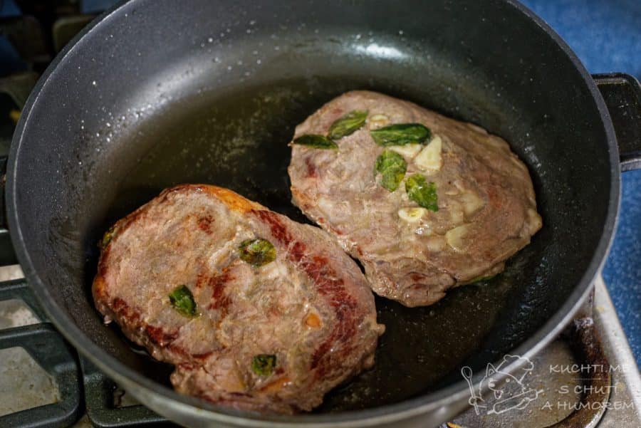 Hovězí steak – recept sous vide –  maso zprudka osmažíme