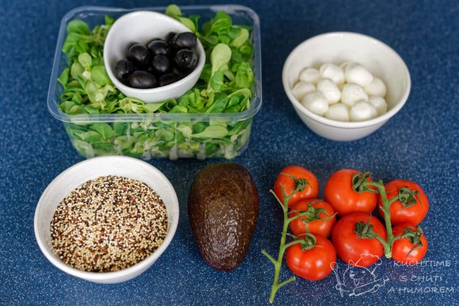 Salát s quinoou, mozzarellou, avokádem a černými olivami - ingredience