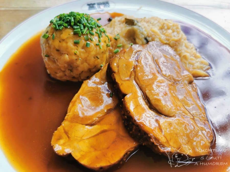 Vepřové s vynikající omáčkou a knedlíček