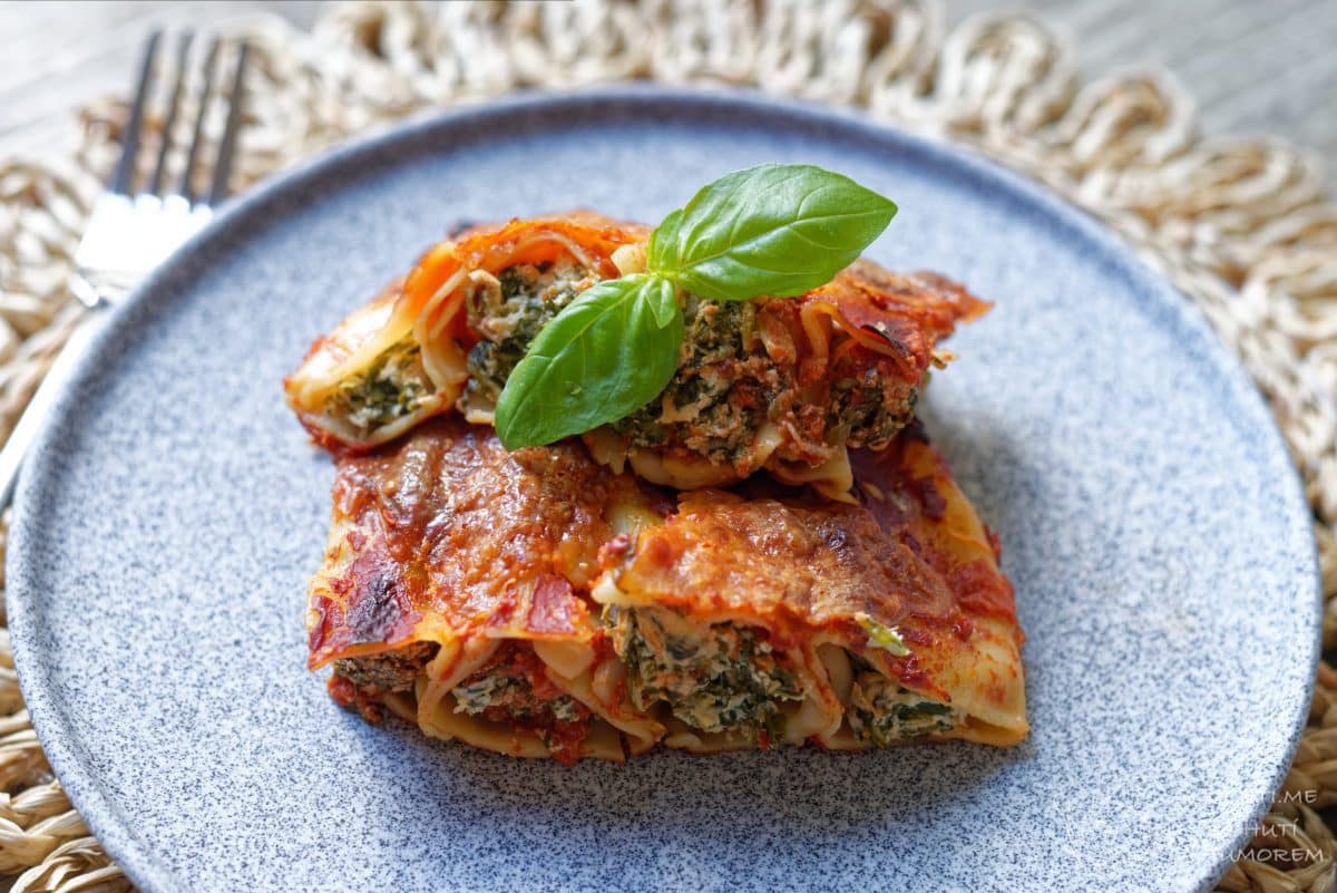 Hlavní fotka k receptu Cannelloni plněné špenátem a ricottou v rajčatové omáčce