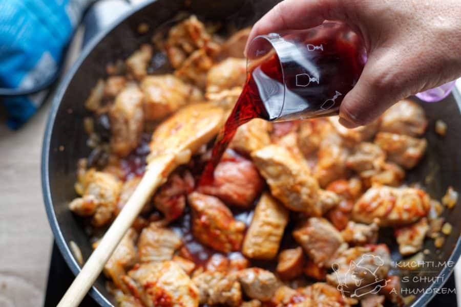 Staropolský bigos - přidáme červené víno