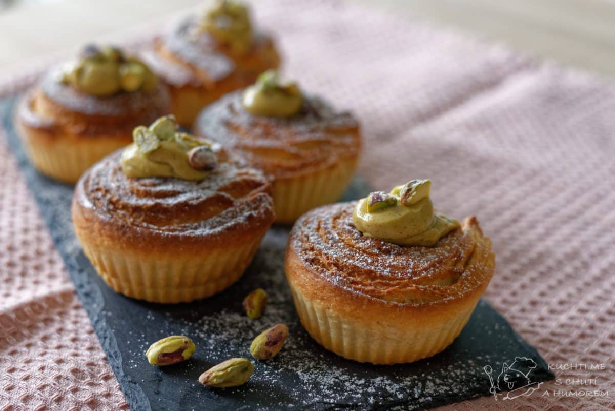 Hlavní fotka k receptu Křupavý cruffin plněný pistáciovým krémem