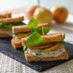 Křupavý sendvič s hruškami a sýrem