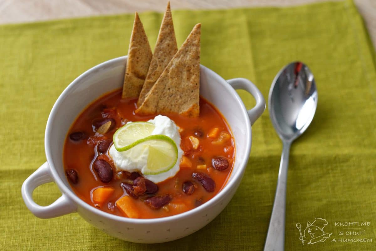 Hlavní fotka k receptu Rychlá fazolovo-rajčatová polévka