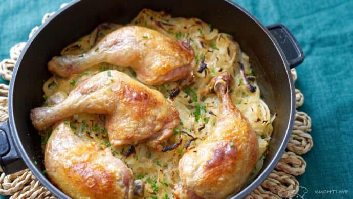 Kuře zapečené s kysaným zelím - zapečeme a můžeme podávat