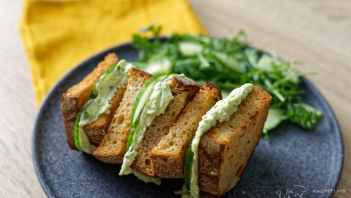Sendvič s avokádovo–rukolovou pomazánkou - vynikající a snadné