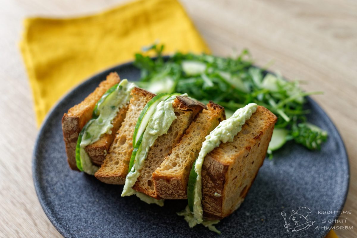 Hlavní fotka k receptu Sendvič s avokádovo-rukolovou pomazánkou