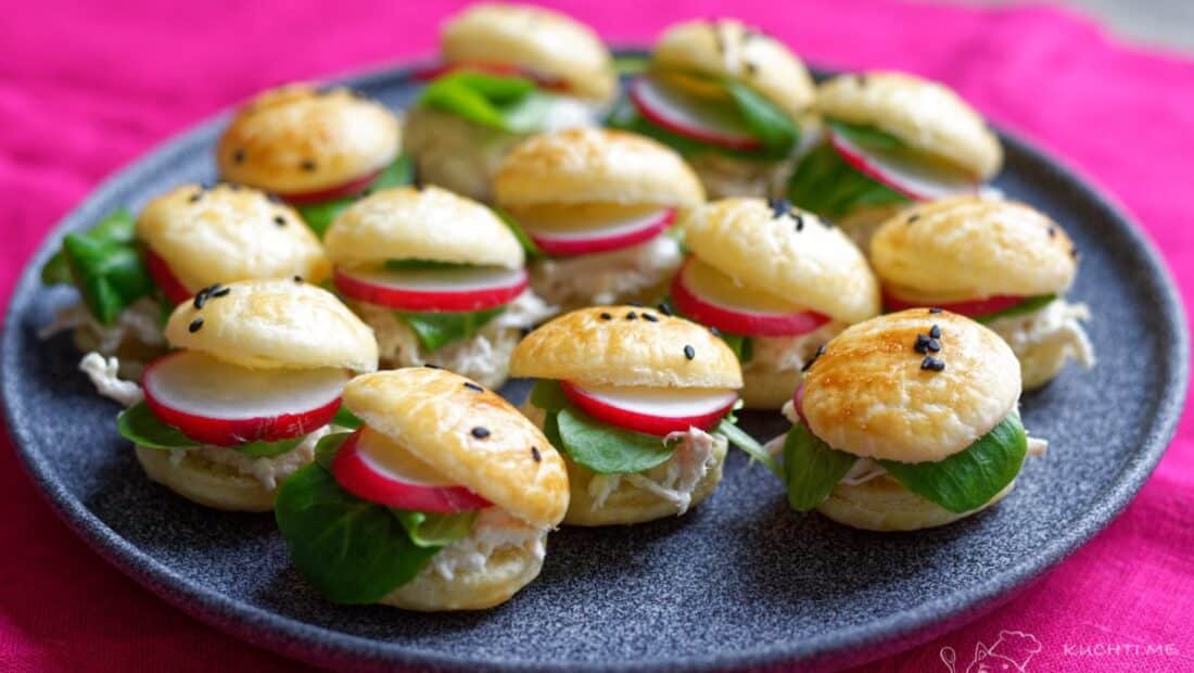 Mini burgry z listového těsta – rozkošné malé dobrůtky