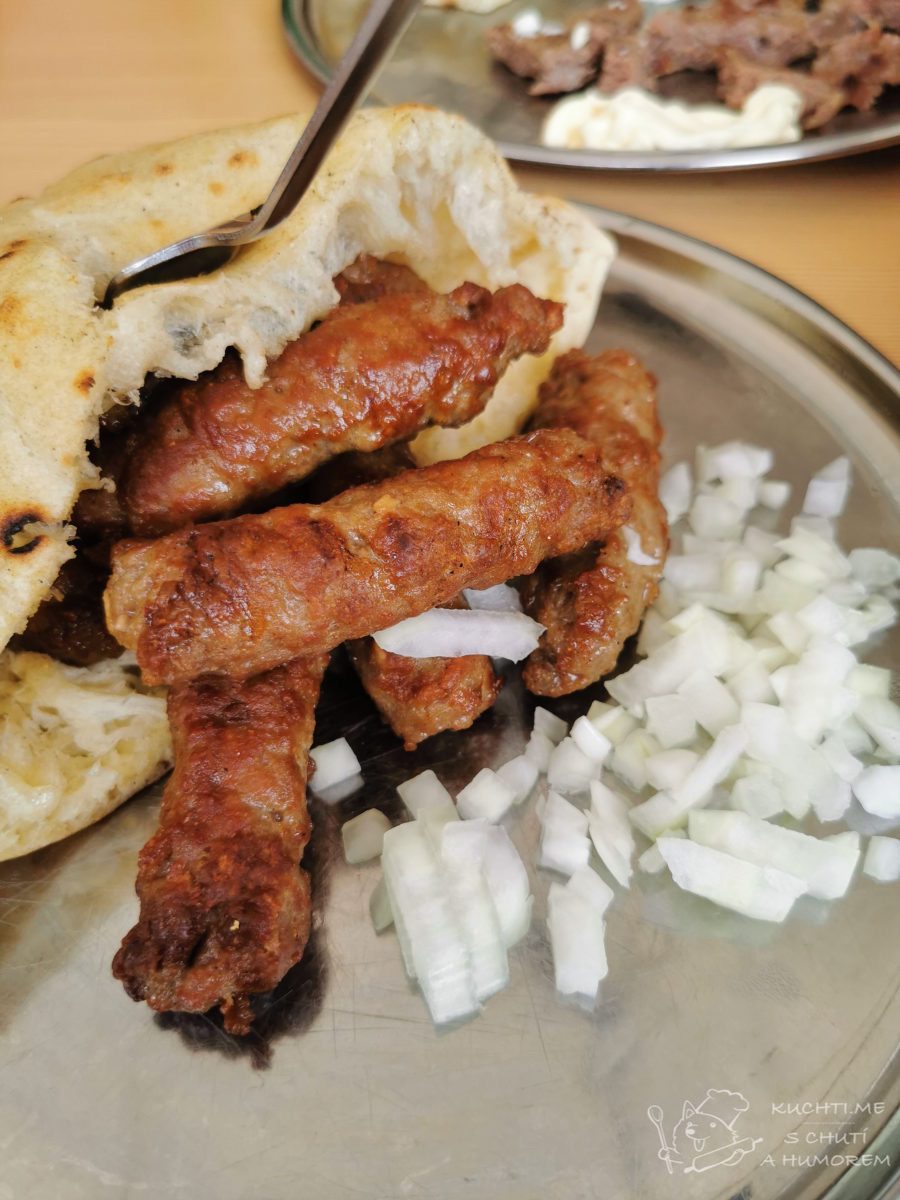 Jak se najíte v Bosně – čevapi, naprostá nutnost