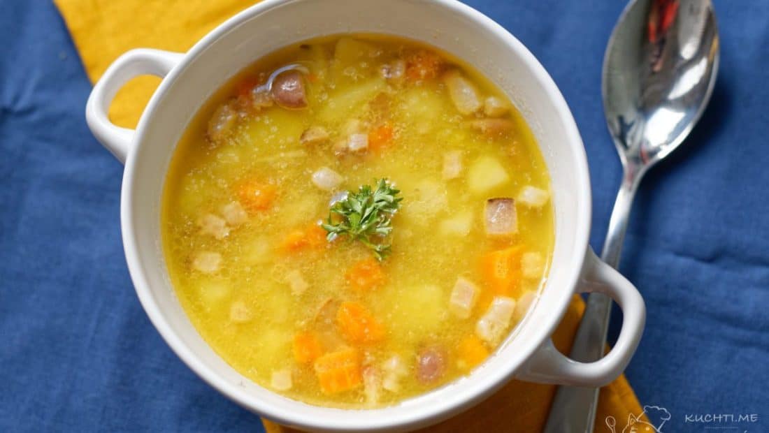 Bramborovo-fazolová polévka - polévku můžeme částečně rozmixovat, nebo nechat s kousky