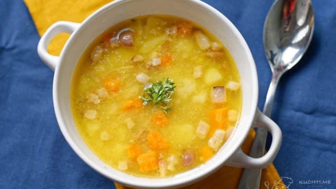 Bramborovo-fazolová polévka - polévku můžeme částečně rozmixovat, nebo nechat s kousky