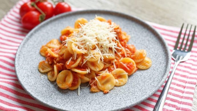 Jemné vepřové ragú s těstovinami orecchiett - promícháme s orecchiette